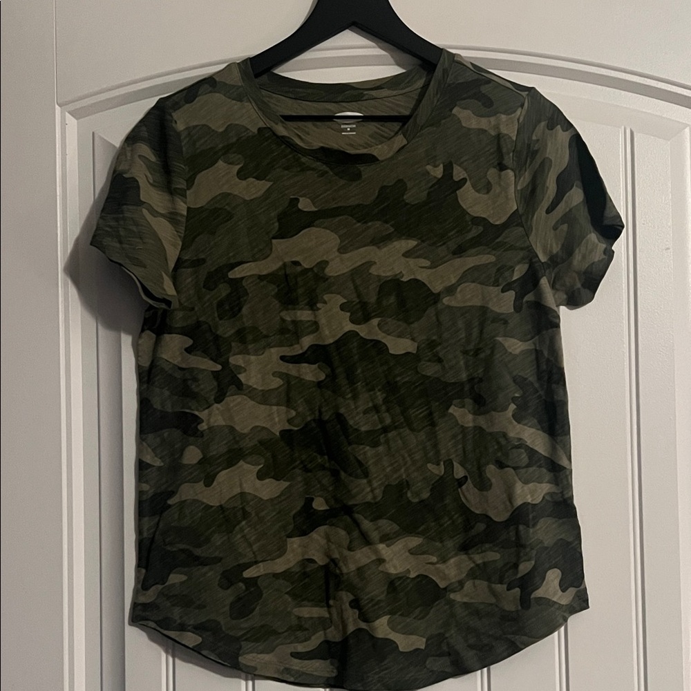 Old Navy everwhere Camo T Shirt Size Medium